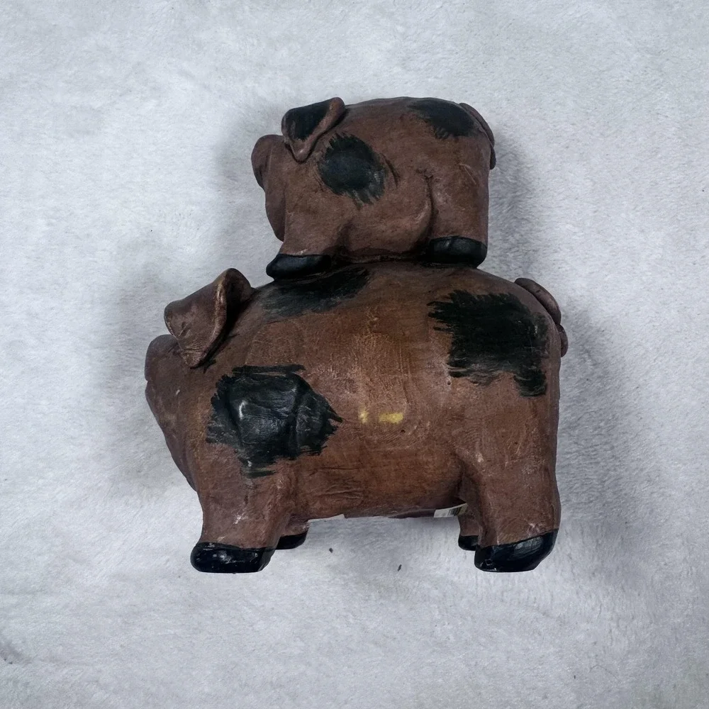 BB Double Pig Figurine Hand Carved Style Brown Black Farmhouse Country Decor‎